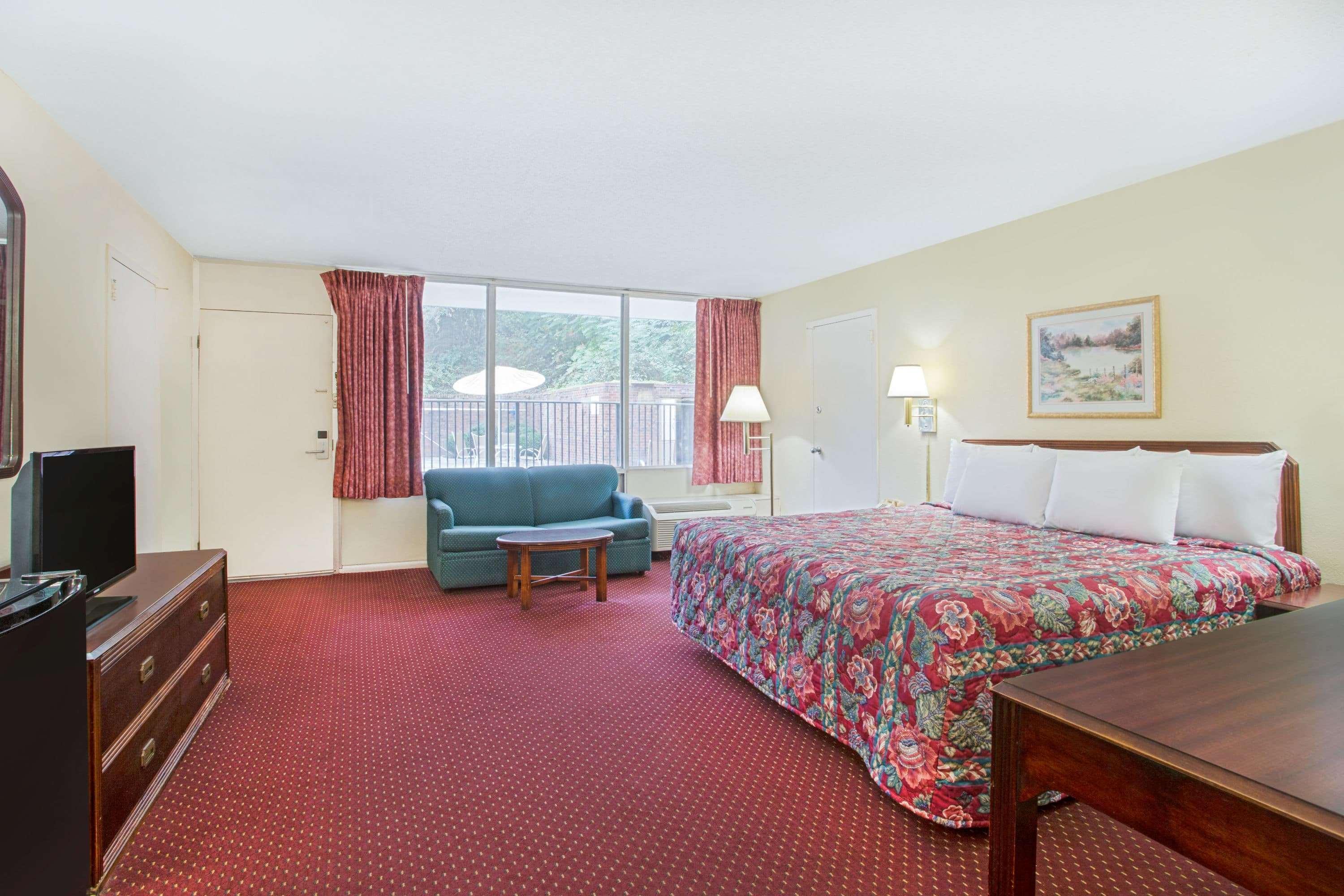 Bristol Parkway Inn Exterior photo