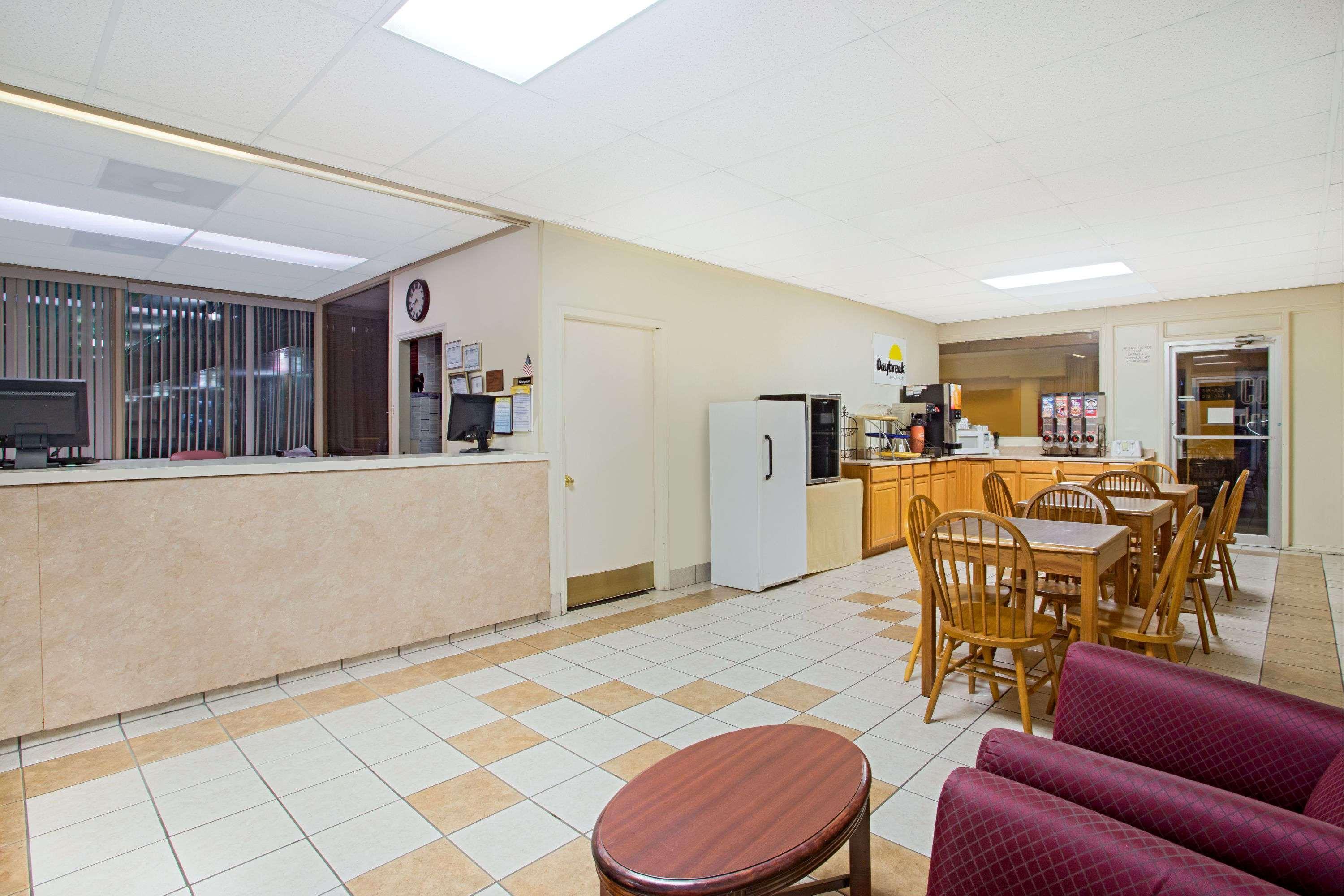 Bristol Parkway Inn Exterior photo