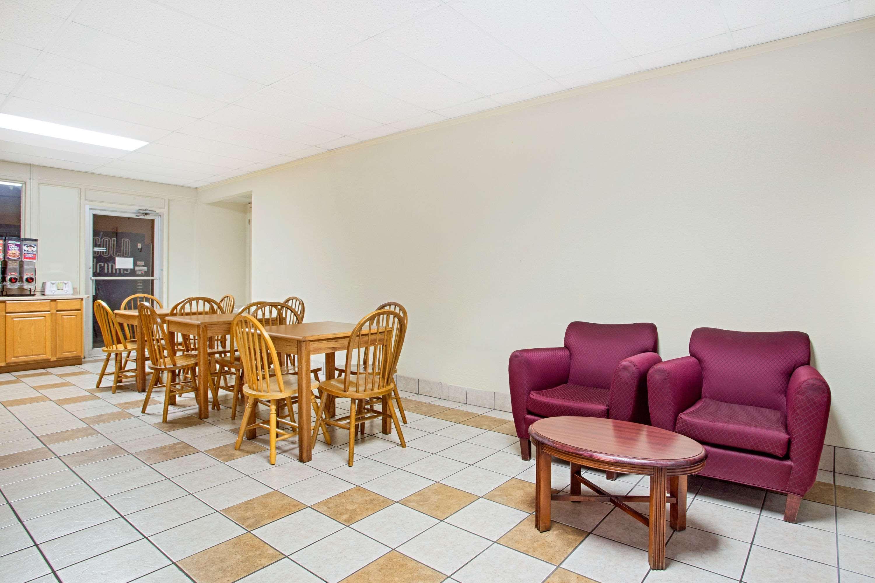 Bristol Parkway Inn Exterior photo