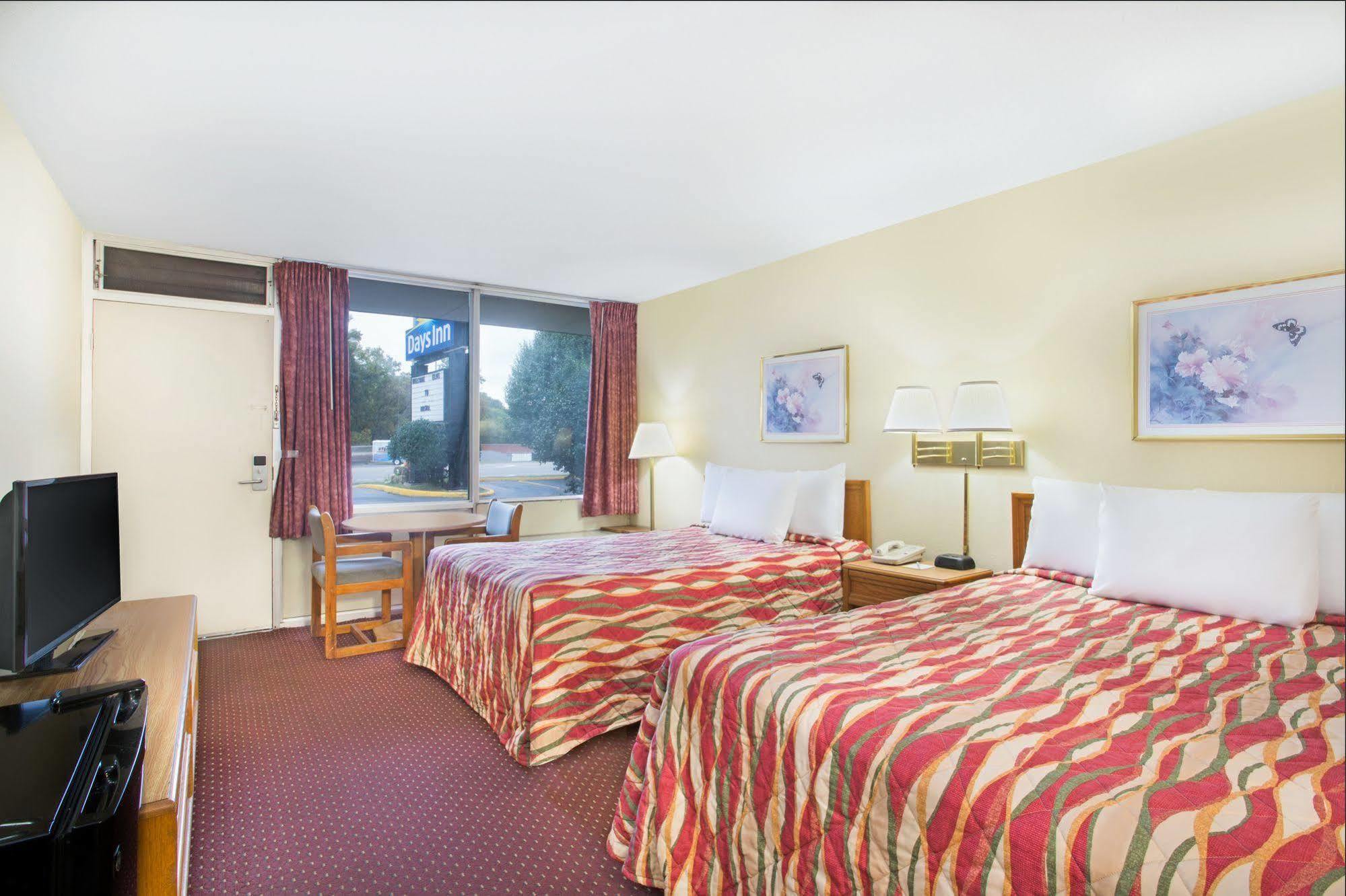Bristol Parkway Inn Exterior photo